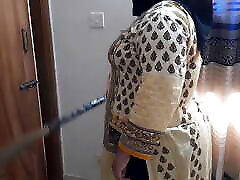 ek chor ghar mein aya aur bloße frau ko kutte ke tarah choda jabardast kam ins haus und fickte hausfrau doggystyle