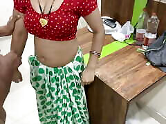Desi Tharki Darzi Ne Mauka Ka Faida Uthakar Bhabhi ki kari chudai