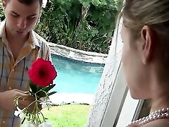 blonde milf velicity von, felgen und wird in analingus-sex-session umrandet
