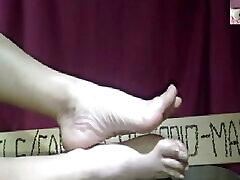 GRESOPIO AND HIS BARE FEET GRESOPIO AND HIS BARE FEET