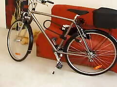 bonita nena francesa recibe un enorme facial después de una dolorosa follada anal