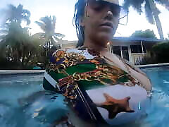 Ryan Smiles Underwater PAWG vancouver gay blackfuckasian & Pussy Masturbation
