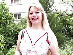 scout allemand-la milf blonde aux gros cul anna lynx ramasse pour la première fois un casting de baise