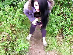 teen beim pissen im freien abgeholt