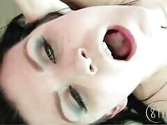 8teenhub - sophia leigh liebt es, mit ihrem dildo zu üben