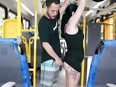 Old scoundrel with an encoxada and masturbates until he cums on the brunette in the bus