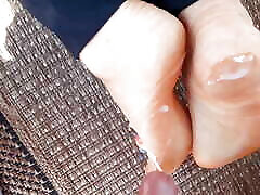 amateur blonde reife frau genießt footjob, fußanbetung und sex