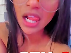 Sex cam video of a solo brunette wearing sklavin ulrike tattoo fingering her cunt