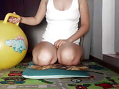 sexy latina yoga muschi haare, große titten, große brustwarzen. heiße mutter yoga großer arsch, haarige muschi
