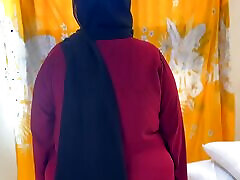 sexe tabou: la belle-mère musulmane aux gros seins de 40 ans veut baiser avec son beau-fils et ses vieux amis de 18 ans039, puis il lui attache la main et lui donne un coup dur