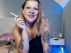 Vends-ta-culotte - A French dominatrix exploits you as a sex slave with her friends