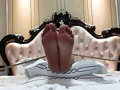 Scratch the Soles of the Feet