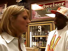Pick up Sex Makes the Blonde MILF Really Horny and Also Makes Her Cum Hard