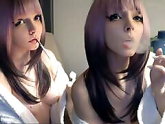 piccole tette gamer in accappatoio fumatori chiedere a me per la piena vid