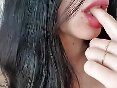 lutsche meinen finger, bevor ich ihn in mein arschloch stecke asmr