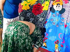 il nuovo sapna bhabhi stava lavando, il cognato stava segretamente guardando, è venuto e ha iniziato a scopare desi kaamwali ki saxy gand
