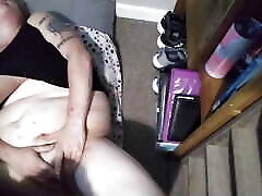 bbw lécher la chatte sperme sur la poitrine couple amateur moment de plaisir doigté anal