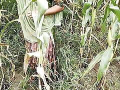Desi Village Girl Makka Chori kar Rhi Thi, khet ke Malik ne chudai kar Diya hindi audio outdoor jaungalsex
