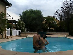 Baise full hard fucjing maintenant dans la piscine