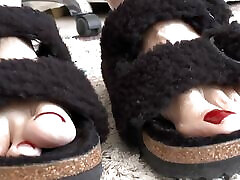toe fetish-dita dei nikolett kiralyvari dimenando pelliccia nera pantofole parte 11