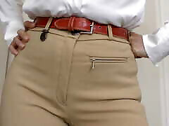 pov: chouchoutez le cul dun pantalon déquitation sexy et masturbez-vous en même temps