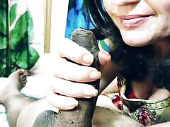 unschuldige milf gab einen heißen nahaufnahmen-blowjob