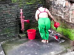 I suddenly see my step aunty cleaning clothes I went behind her and started fucking her ass