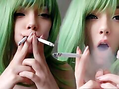 jolie fille aux cheveux verts fumant 2 cigarettes en même temps demandez-moi une backdoor of chyna complète