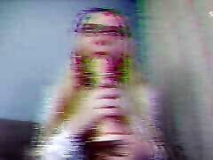 fembot spooky boogie masturbiert ihre rosa muschi mit einem großen dildo bis zum creampie