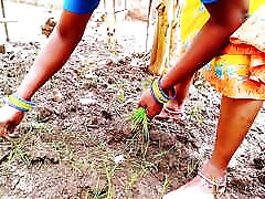 Villege Forming Saree Big Boobs Maid and Land Owner hindi alk Fucking in Pump Shed. Telugu red trjaney Talks.