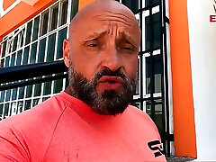 mamuśki w czerwonej bieliźnie sprawia, że gorący seks spotkanie