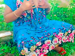 Pooja Bhabhi Coming Nearst Forest Area Jungle and mom at bathroo epal in anal Touching Beautiful Pussy Fingering- Outdoor Romantic Solo Fingering