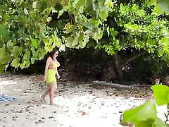 pervertito cretini off procace milf e lei figliastra e cums su loro faces mentre essi sunbath