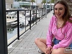 下一个有着天然乳头的女孩滴下来做奶油馅