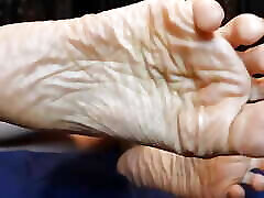 I Drain Your Wallet Showing My Wrinkled Feet Soles
