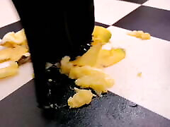 Higheels crushing banana