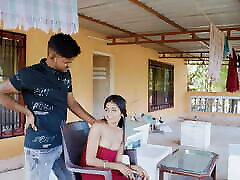 der indische desi-pornostar sanjana ruft ihren freund an, um mit einem riesigen schwanz gefickt zu werden, wenn sie alleine zu hause ist
