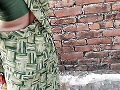bhabhi enlevait ses vêtements sur le toit, je lai emmenée à lintérieur de la maison, jen ai fait une jument et je lai baisée