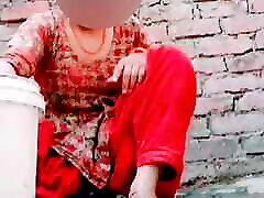 Hot sexy Lavanya is taking a bath by rubbing her sexy body, she is a very beautiful hot sexy girl, taking off all the clothes from her body and taking a bath.