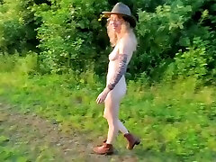 sarah evans - verdammter teenager 18 sarah evans geht nackt im öffentlichen kuhmädchen-stil spazieren - heißer amateur