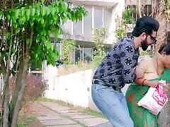 sahab ji a baisé une femme de ménage indienne aux seins énormes en audio hindi