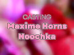 法国挂钩Rimming和巨大的皮带上Maxime角&功放;Noochka巨大的肛门假阳具