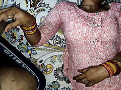 heiße indische frau schaut indische serien und lutscht schwanz so gut pochendes sperma in den mund hd desi sex video hindi audio