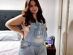 süßes molliges mädchen nicole wird in ihrem schlafzimmer gefickt