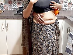 Best Erotic Seduction of Indian Couple - Saree Sex with Fruit - Food Fetish - Saree Strip