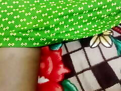 tamilische indian hindi aeido spreizt ihre haarige muschi und weckt die lust tamilischer brüder mit klarem tamilischem audio 100