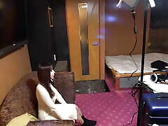 A cute cosplayer who dreams of it has arrived! Pillow sales lecture on erotic smooth body! Airi 20