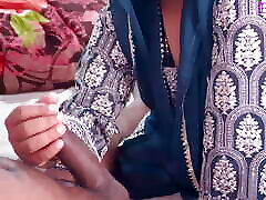 Dick Flash to plump tita Bhabhi&039;s step Sister, she Suck The Dick like Pro and take Cum in mouth.