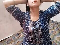 belle-fille ko kapda utaar kar desi style moi choda