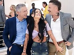 صبر کن ، اون رئیس ـه و burglars gangbang new bride vanessa lane sister ـه